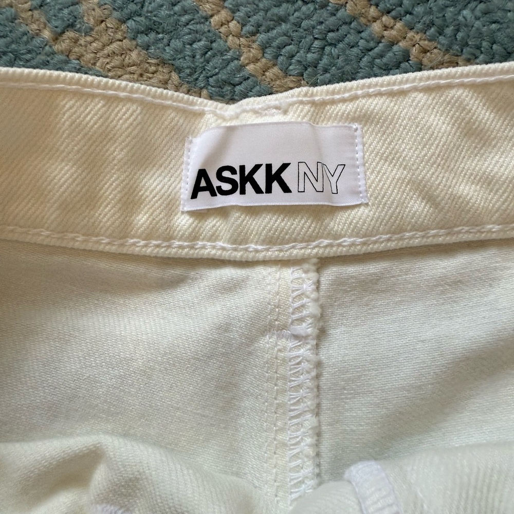 New without tags- ASKK NY Virginia Jean Shorts in Ivory (size 24) - Picture 3 of 6